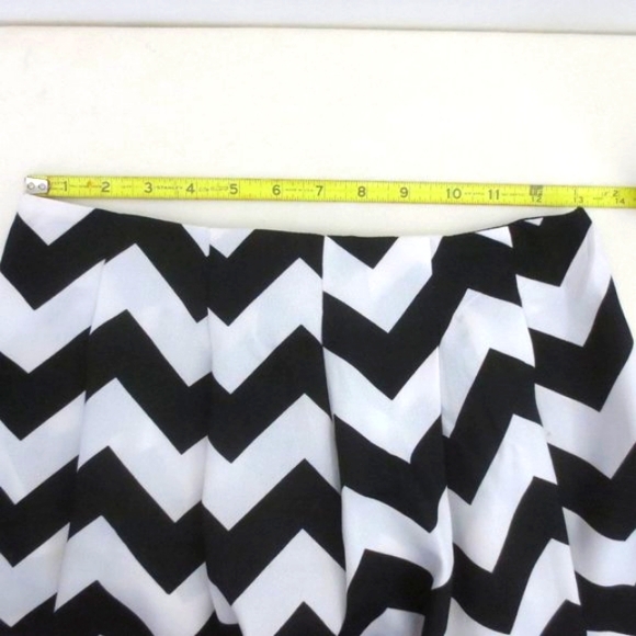 New Moxeay Shorts Ultra High Rise Black White Chevron Print Flowy Skort Size S - Picture 6 of 10